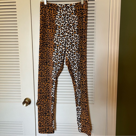 Pinup Girl Peggy Leopard Knit Legging - Picture 1 of 3